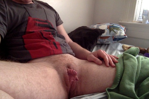 vancity-beardad:  parkerreedxxx:  I’ve been jerking off for 3 hours and I’m still not satisfied. Someone help me out.  I have just the thing…. give me a kiss and you can have it. ;)