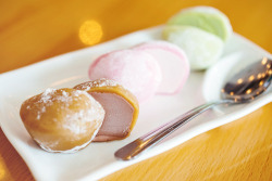 ushii:  Mochi Ice Cream - Cafe Kubo’s (by Michael Shum) 