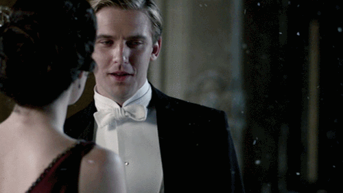 heathfeath26:Gif set - “Downton Abbey”- Dan Stevens and Michelle Dockery - Matthew Crawley and Mary 