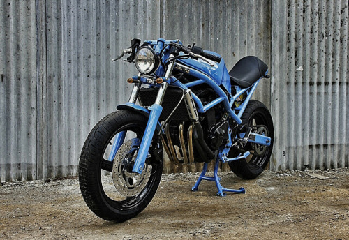 rscrambler:Suzuki Bandit 400 Cafe Racer - Super Blue D’Bandido 