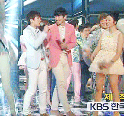 chandoo:  the awkward hug when you’re too short your friends too tall…   