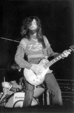soundsof71:  Jimmy Page and the Zoso sweater at the “Electric Magic” shows after the release of Led Zeppelin IV