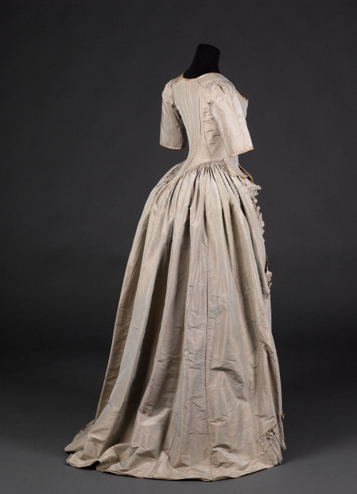 Robe à l'Anglaise, c. 1775-1790from the Musée de la Mode de la Ville de Paris