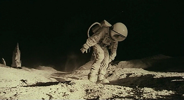 science70:Le orme (aka Footprints on the Moon) (Italy, 1975 dir: Luigi Bazzoni).