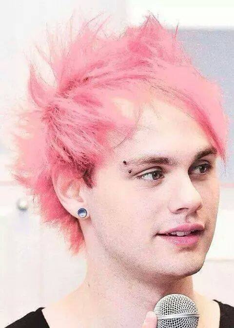 harryclifford108:  Michael Clifford + Pink Hair