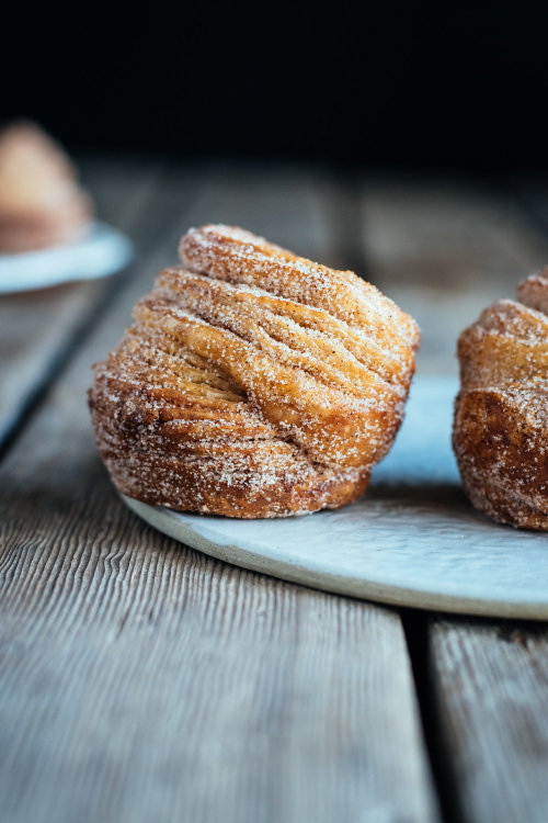 sweetoothgirl:  cinnamon sugar cruffins 