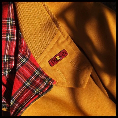 4 fingers &amp; arrow collar.  #harringtonjacket