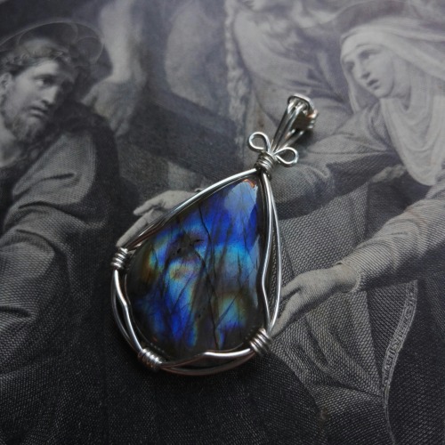 Just finished this labradorite pendant wrapped with sterling silver wire and it’s so beautiful