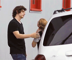 robsdowneyjr-deactivated2015071:  Evan Peters being the cutest boyfriend anybody
