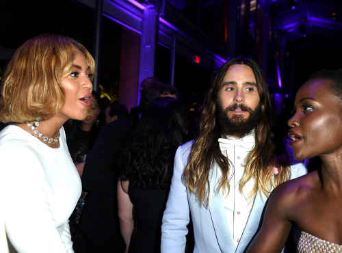 ithotyouknew:  yonceinthatlingerie:  celebritiesofcolor:  Beyonce, Jared Leto and Lupita Nyong’o at the 2015 Vanity Fair Oscar Party in Beverly Hills, California February 22, 2015.  <3333  Why is Jared Leto always lurking in the background of photos