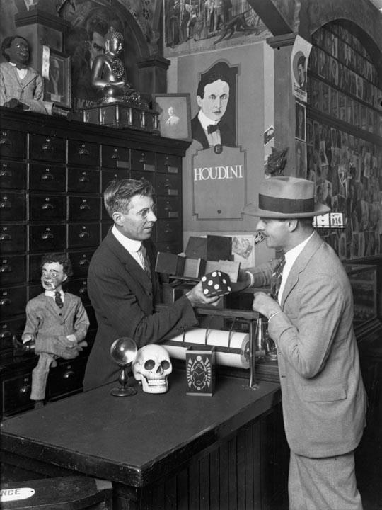 idontknowart:  Magic store, Hollywood, 1926 