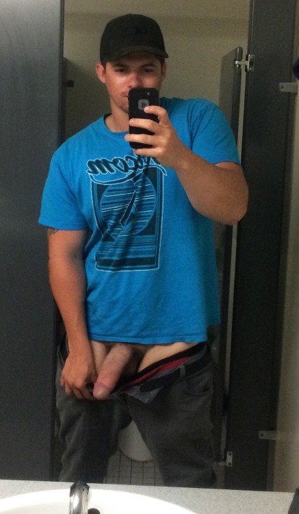 straightdudesexting: Hung straight hunk 