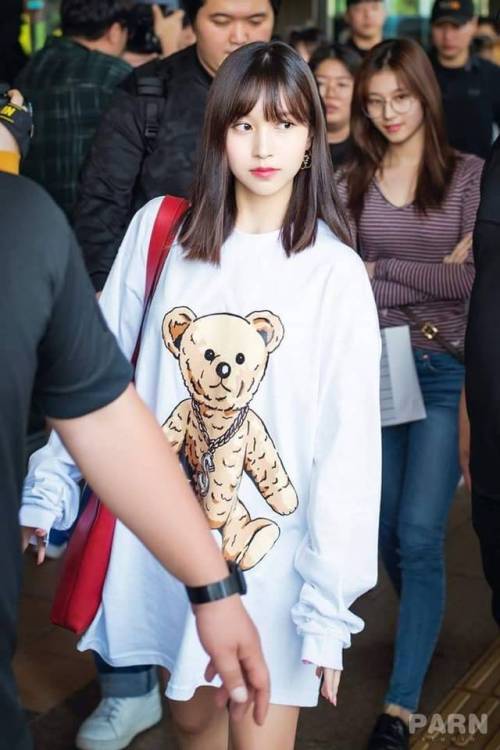 Twice - Airport Fashion - Summer 2018 Follow Viviane Fashion for more K-Style