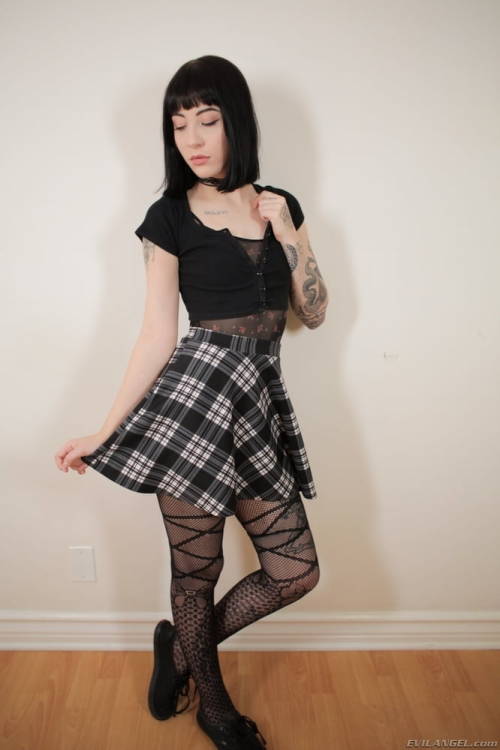 Kristycute:   Charlotte Sartre, Gothic Queen!  