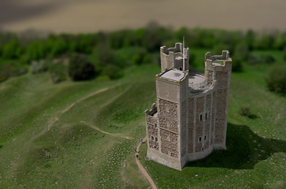 sixpenceee:  Tilt-shift photography makes normal photos look like tiny models. 