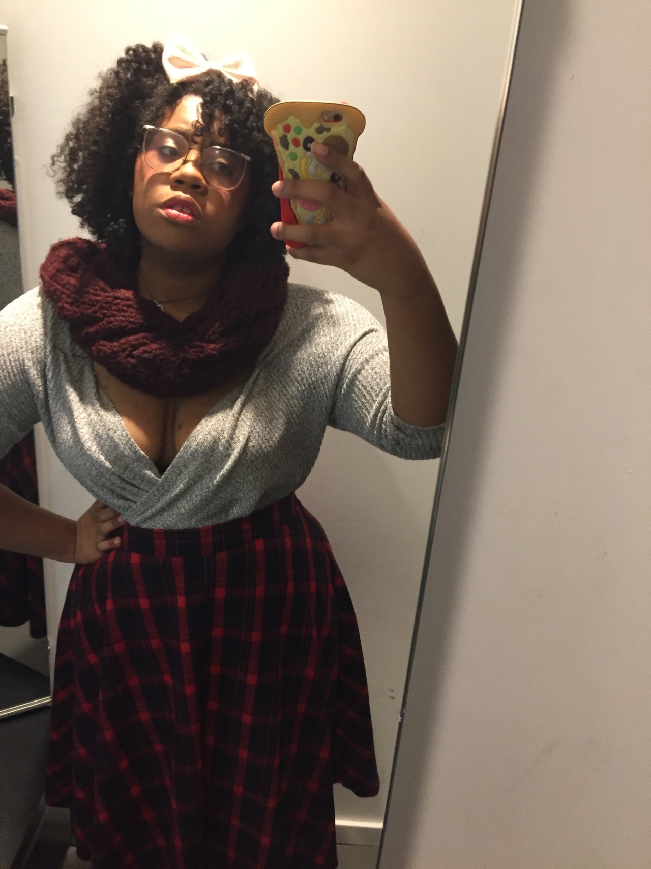 superhappypanda:  Hi hello I’m Alexis and I think I’m cute sometimes 