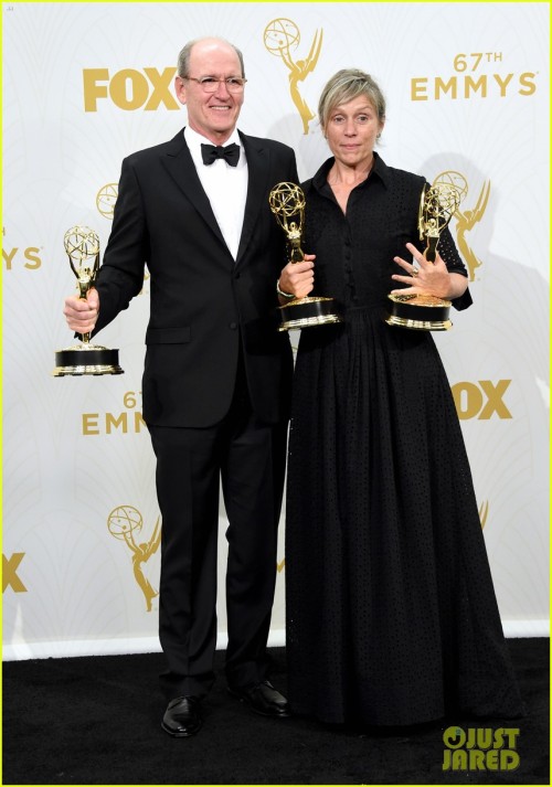 Felicity Huffman (in Laura Basci) and William H. Macy, Gina Rodriguez (in Lorena Sarbu), Damian Lewi