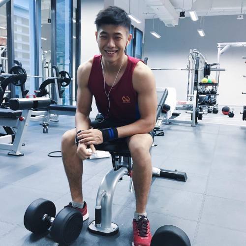 hlthemusclelover: hotsingaporeboys:Glen Kua Argh this has to stoppp… ‍♂️‍♂️‍♂️