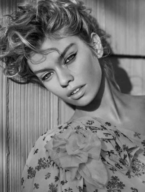 Stella Maxwell in “Wild At Heart” by Miguel Reveriego for Vogue Turkey March 2017for more click COLO