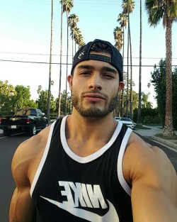 brentwalker092:  stratisxx: If you’ve watched the latest Britney Spears video, Slumber Party, you’re probably blind if you missed sexy Persian stud Sam Asghari. This Iranian guy is packing a big cock. Jesus holy FUCK!!! award :)