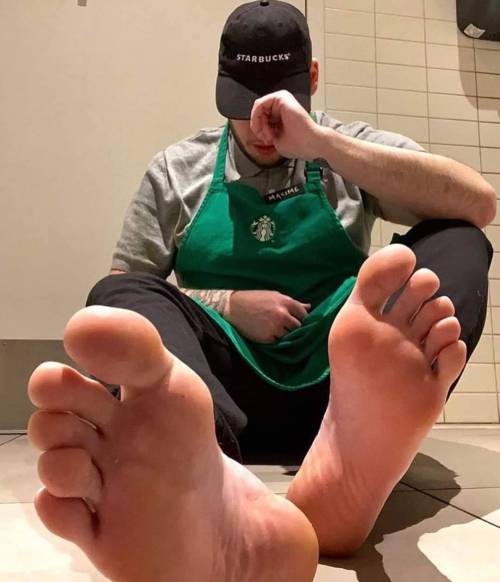 welikemen:whitemalefeet:  Can I have your feet instead of my usual coffee? ;)   Oh wow 🛐 🤤  great feet