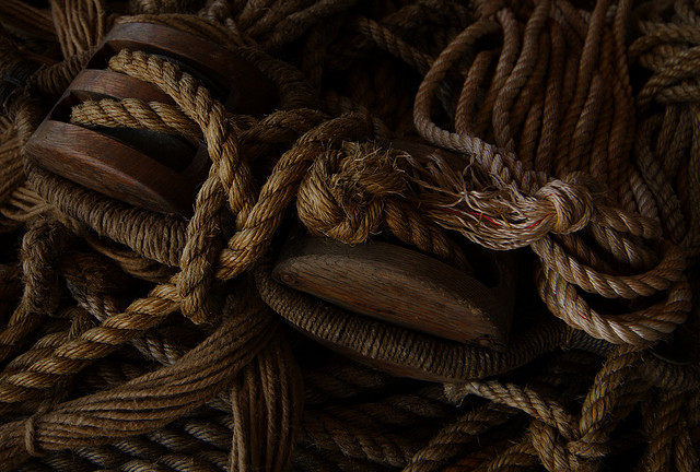 eartheld:  furrylittlefox:  iron-and-wind:  pirates-world:  Pulley and ropes / Miikka