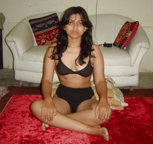 adult18indian:  muslim girl showing her assets 