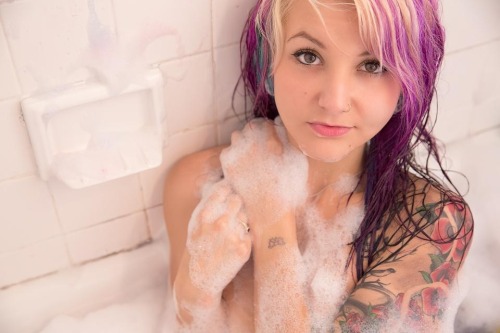 beautiful naked girls with tattoos