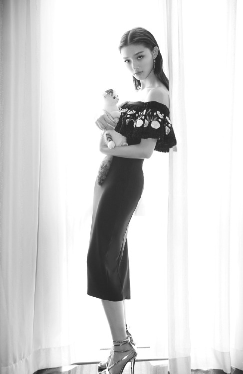 LIN YUN wearing TEMPERLEY LONDON PRE-FALL 2016