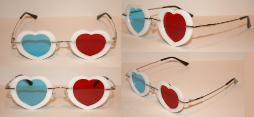thehortlak:  3D heart glasses - ฮ