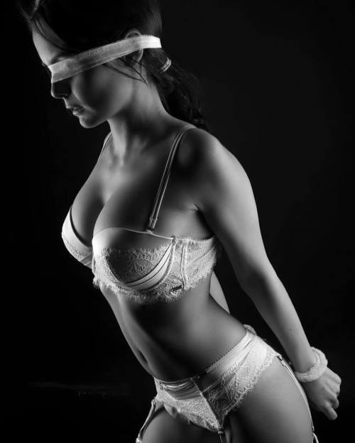 eroticarousals:  #blindfold #lingerie