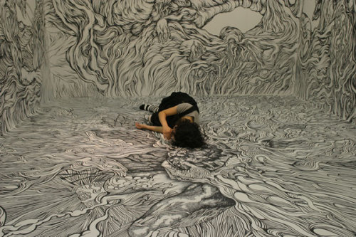 donnythecynic:  Japanese artist Yosuke Goda creates living, breathing rooms that swallow human beings. Armed with black markers, Goda has no mercy for the surrounding white walls, floor, and ceiling. A pychedelic organism is born, with a body that looks