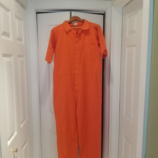 In Jail, Why Do Inmates Wear Jumpsuits? Quora