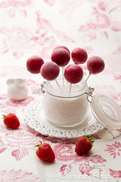 confectionerybliss:  Frozen Strawberry Pops • Cuisine Addict