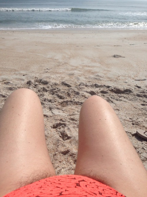 firestastion:  d-d-d-dyke:  Bush at the beach  Im of you woman  Pussy hair is awesome when it tickles my nose!!