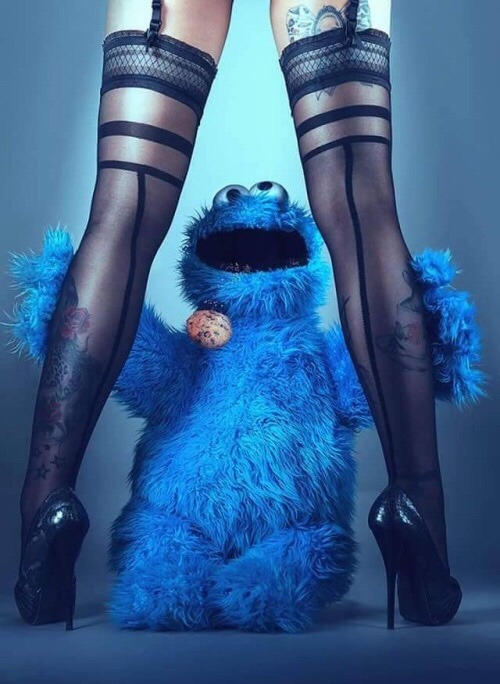 alphamachine:  rosy-red-lips:  gentuk-69:  mysecret-eden:  Lol  Me want cookie…. me eat cookie… nom nom nom..