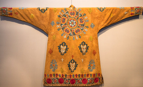 Suzani Decor | An embroidered Kazakh coat from 19th-century