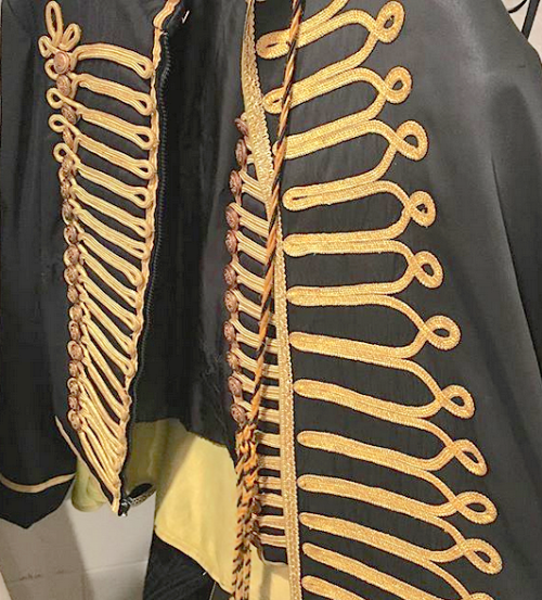 Closing the jacket: The Hussar costumeROW 1: Hamburg and Oberhausen (zipper)ROW 2: Broadway and Rest