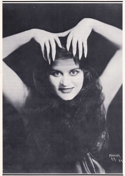 Wicked Theda Bara, vamp.