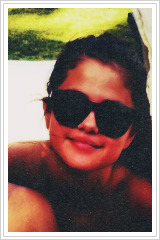 briennister:  Selena + Glasses 