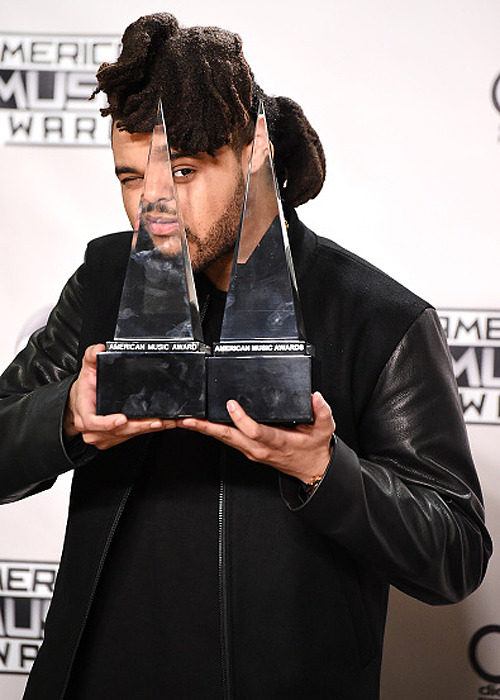 adaptedtoxo:  The Weeknd wins Favorite R&amp;B/Soul Male Artist and Favorite