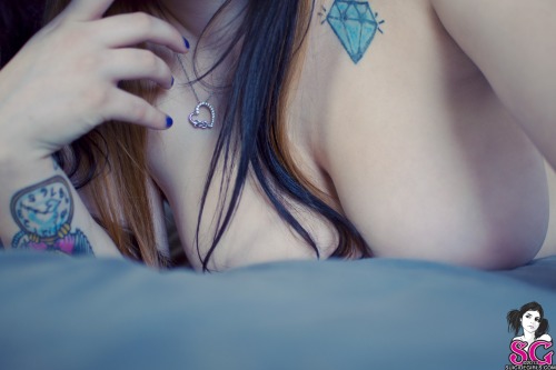 beautifulgirlsmakemesuicidal:  Ambz Suicide   I hope suicide is a little painful