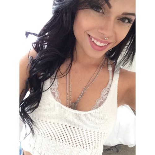 ultratwistedbubble:  Hope you all have an amazing day! Make sure to catch me live on #myfreecams tonight! 😈