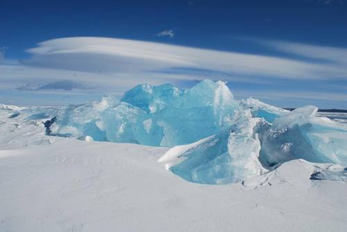 Broken ice at Tsaagan Nuur. Photo by Jessica Brooks.