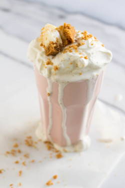 do-not-touch-my-food:  Key Lime Pie Milkshake