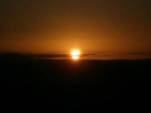 dorawednesday:Photographs I took of a sunset from the top of Arthur’s Seat in Edinburgh, Scotl