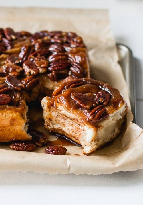 daily-deliciousness:  Maple pecan sticky