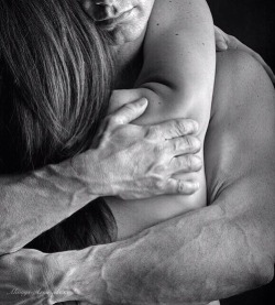 a-gentler-sir:  A tight hug that radiates