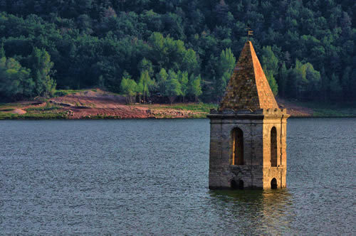 88floors:  Submerged Churches. These churches from all over the world are not victims of natural disaster, they all sit in the valley of a reservoir. Many reservoirs were created in valleys with small towns or villages nestled in them, the benefit of