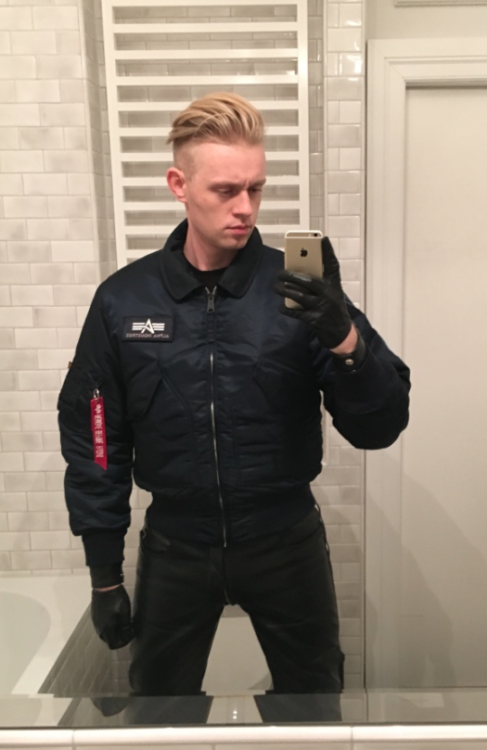 glovefuckforever: LOVE ALPHA MASTERS IN GLOVES